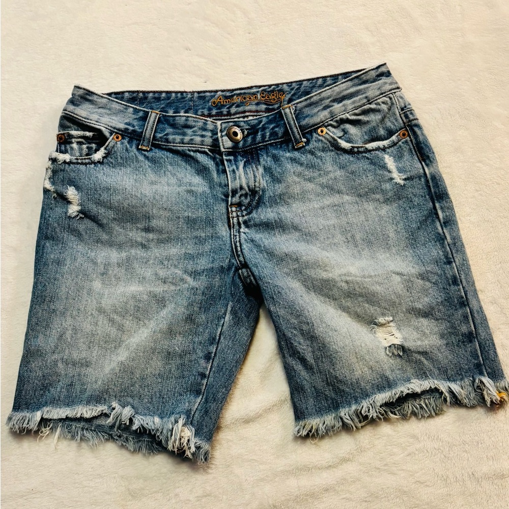 American Eagle Outfitters Women's Frayed Hem Jean Shorts EUC Size 2